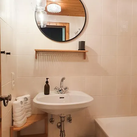 Апартаменти Alpenflair Mit Balkon - Inkl Parkplatz #2 *
